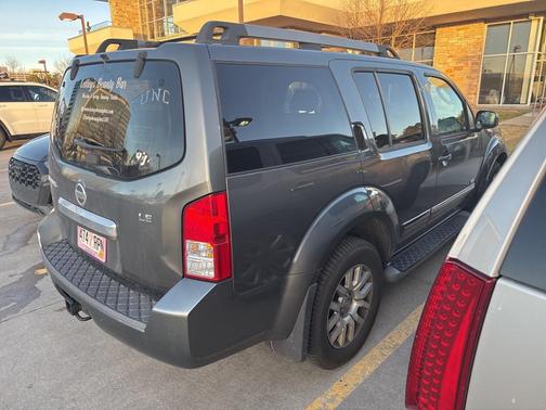2008 Nissan Pathfinder LE
