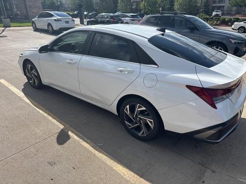 2024 Hyundai ELANTRA Limited