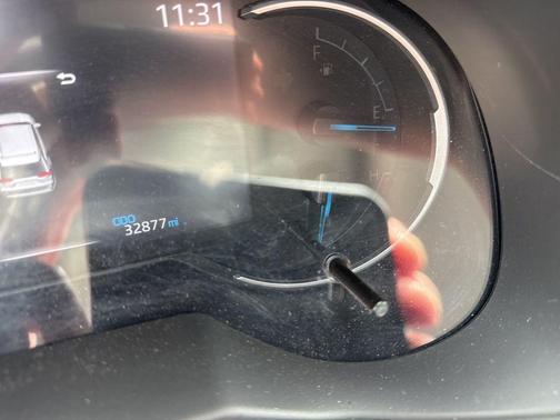 Ice Cap 2025 Toyota RAV4 Hybrid XLE