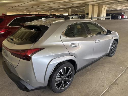 2025 Lexus UX 300h Premium