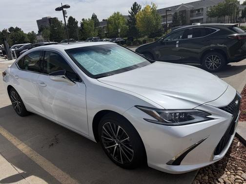 2023 Lexus ES 300h Base