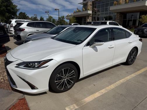 2023 Lexus ES 300h Base