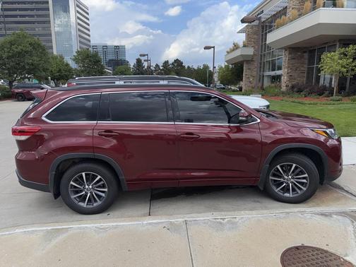2017 Toyota Highlander SE