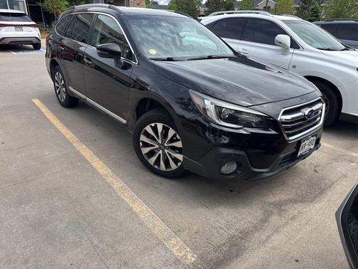 Crystal Black Silica 2018 Subaru Outback 3.6R Touring
