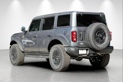 Carbonized Gray Metallic 2026 Ford Bronco Badlands