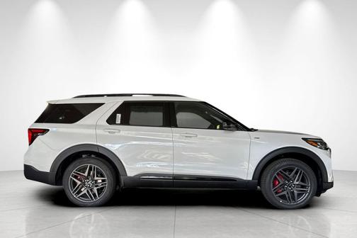 Star White Metallic Tri-Coat 2027 Ford Explorer ST-Line