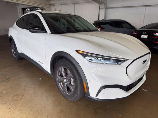 Star White Metallic Tri-Coat 2023 Ford Mustang Mach-E Select