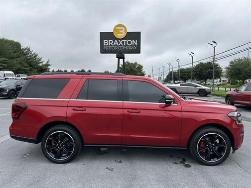 2022 Ford Expedition LIMITED w/ Stealth Performance Edition