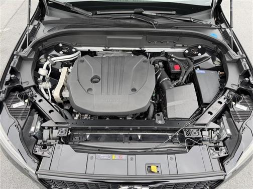 2024 Volvo XC60 B5 Plus Dark Theme