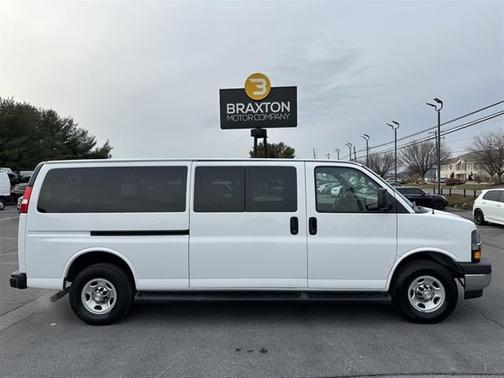 2022 Chevrolet Express 3500 LT