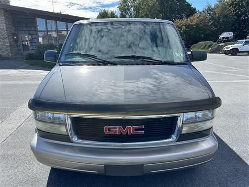 2003 GMC Safari Base