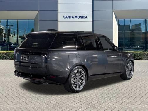 2025 Land Rover Range Rover P530 SE 7 Seat