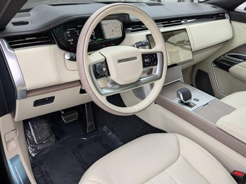 2025 Land Rover Range Rover P550e Autobiography