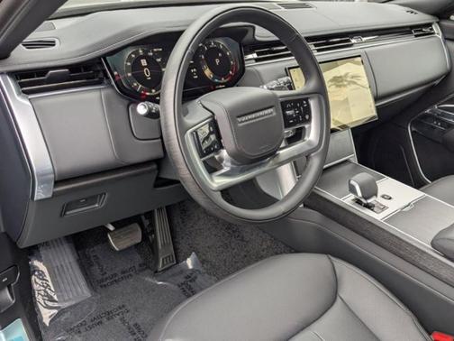 2025 Land Rover Range Rover P530 SE