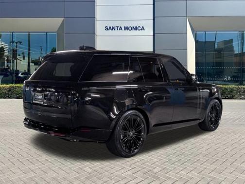 2025 Land Rover Range Rover P530 SE