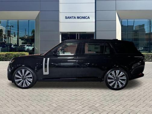 2025 Land Rover Range Rover P615 SV