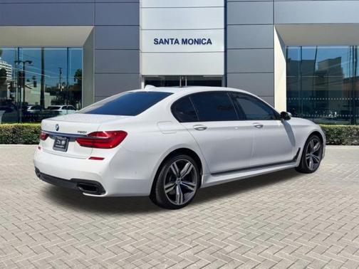 2019 BMW 750 i