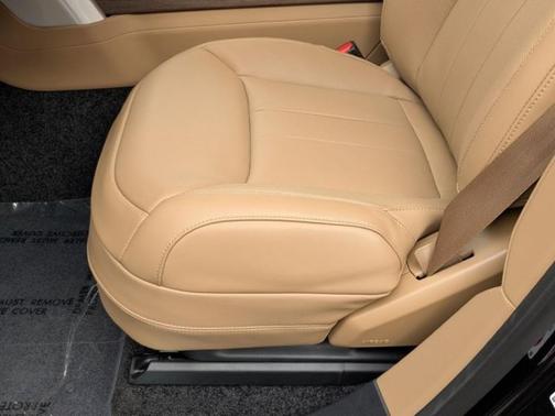 2025 Land Rover Range Rover P400 SE 7 Seat