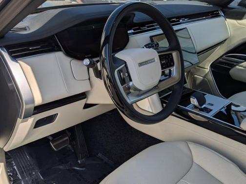 2025 Land Rover Range Rover P530 SE