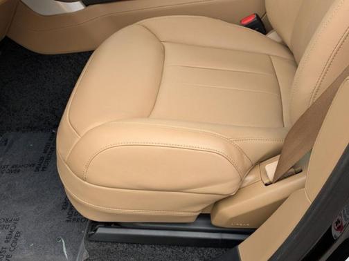 2025 Land Rover Range Rover P400 SE 7 Seat
