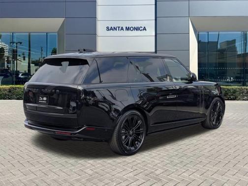 2025 Land Rover Range Rover P400 SE 7 Seat