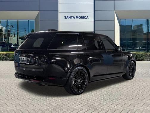 2025 Land Rover Range Rover P400 SE 7 Seat