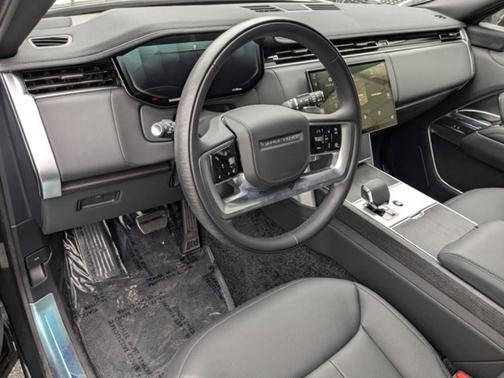 2025 Land Rover Range Rover P400 SE