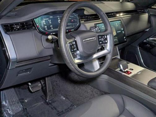 2025 Land Rover Range Rover P530 SE 7 Seat
