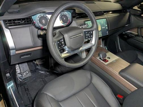 2025 Land Rover Range Rover P400 SE 7 Seat