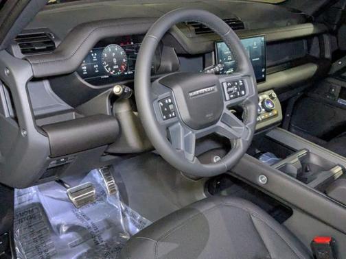 2025 Land Rover Defender P400 X-Dynamic SE