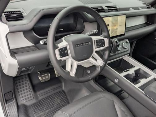 2025 Land Rover Defender P400 X-Dynamic SE
