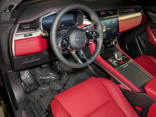 2025 Jaguar F-PACE P400 R-Dynamic S
