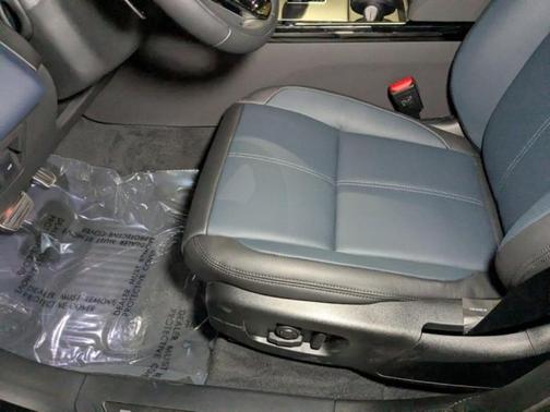 2026 Land Rover Range Rover Velar P250 Dynamic SE