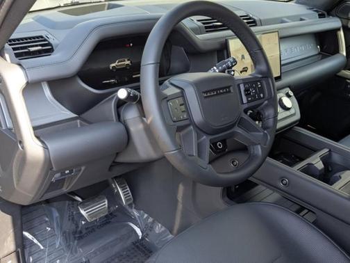 2025 Land Rover Defender OCTA