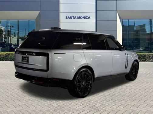 2025 Land Rover Range Rover P530 SE 7 Seat