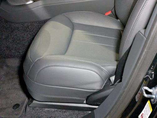 2025 Land Rover Range Rover P400 SE 7 Seat