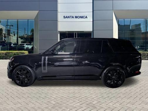 2025 Land Rover Range Rover P400 SE 7 Seat