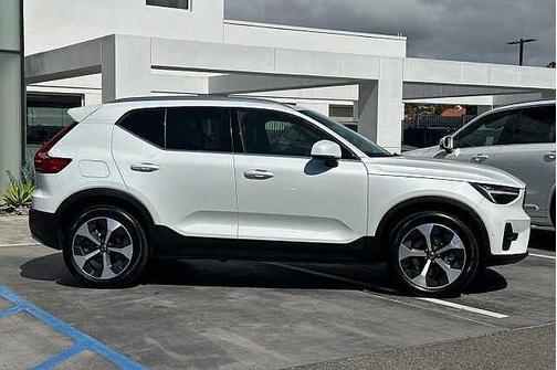 2025 Volvo XC40 Plus