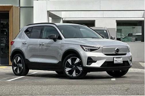 Silver Dawn 2024 Volvo XC40 Core