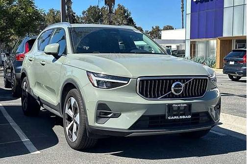 2025 Volvo XC40 Plus