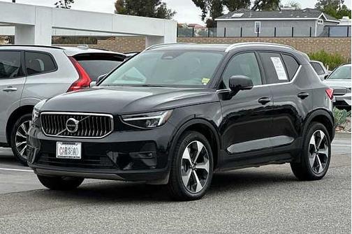 Onyx Black 2025 Volvo XC40 Plus