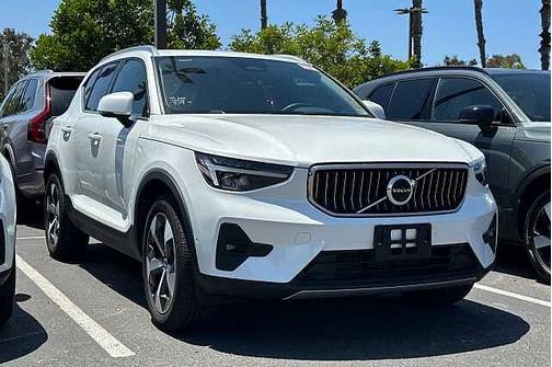 Crystal White 2025 Volvo XC40 Plus