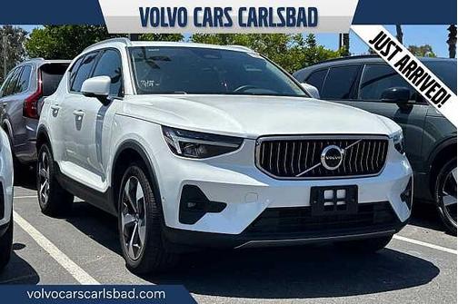 Crystal White 2025 Volvo XC40 Plus