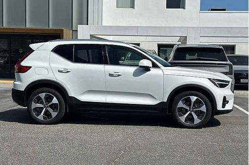 Crystal White 2025 Volvo XC40 Plus