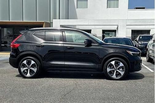 Onyx Black 2025 Volvo XC40 Plus