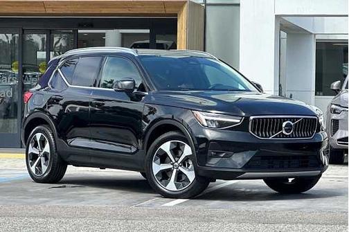Onyx Black 2025 Volvo XC40 Plus