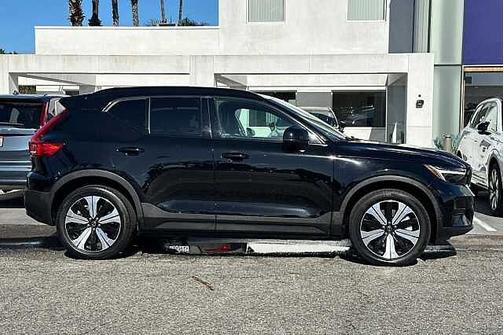 2023 Volvo XC40 Core