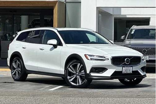 2025 Volvo V60 Cross Country Plus
