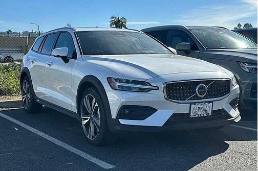 2025 Volvo V60 Cross Country Plus