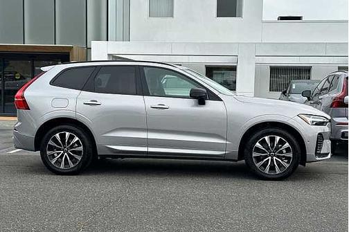 Silver Dawn 2025 Volvo XC60 Plus